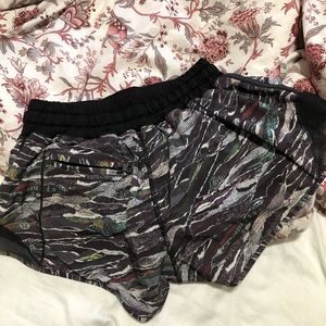 Lululemon shorts!! (4)